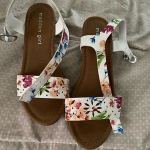 Steve Madden white flower sandals